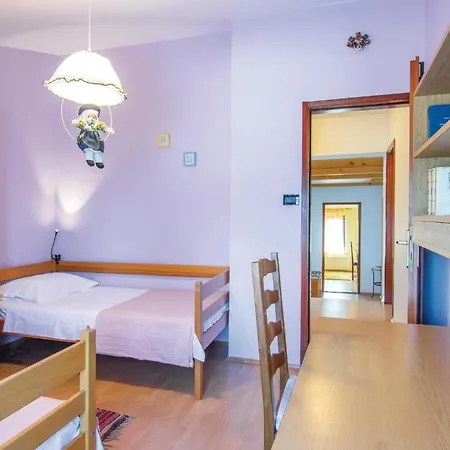 Gorgeous Home In Cabrunici With Wifi Holiday home