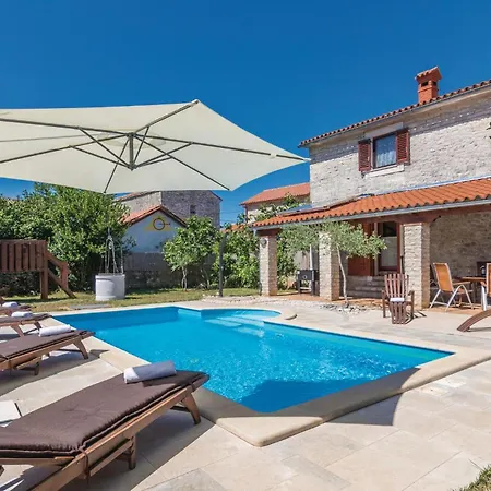 Holiday home Gorgeous Home In Cabrunici With Wifi