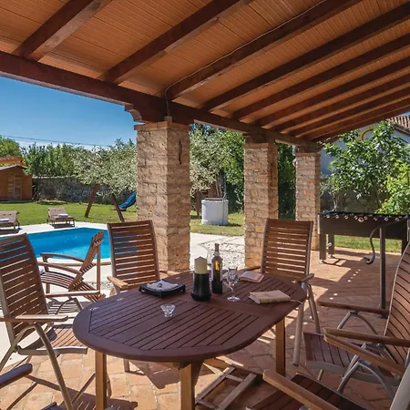 Gorgeous Home In Cabrunici With Wifi *