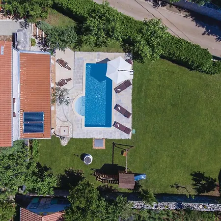 Gorgeous Home In Cabrunici With Wifi Holiday home Cabrunici
