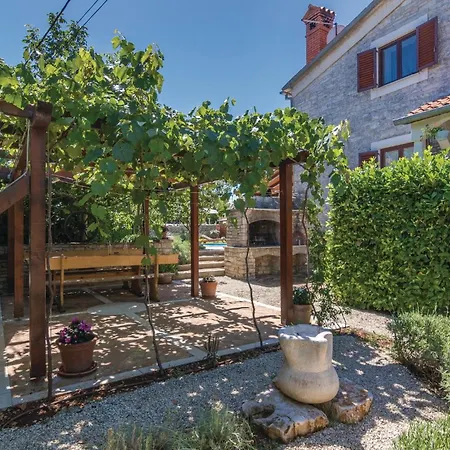 Gorgeous Home In Cabrunici With Wifi
