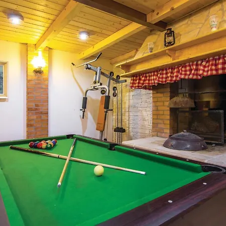 Gorgeous Home In Cabrunici With Wifi Cabrunici