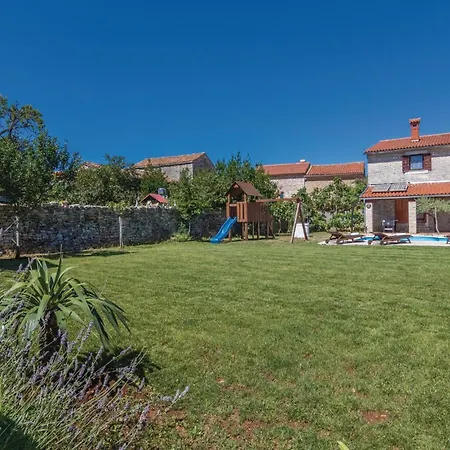 Gorgeous Home In Cabrunici With Wifi * Cabrunici