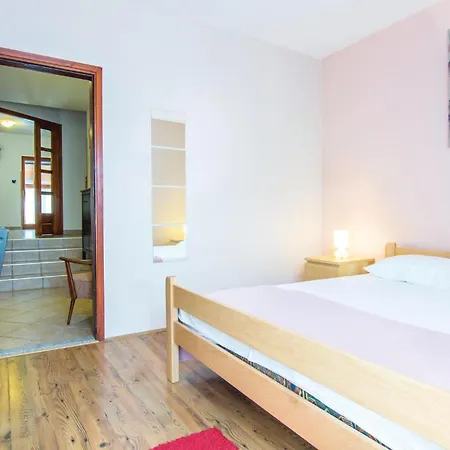 Gorgeous Home In Cabrunici With Wifi Holiday home *
