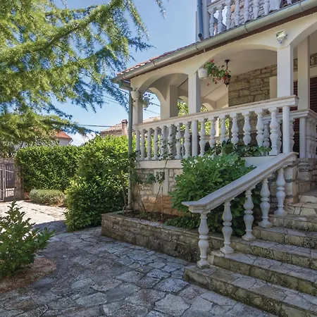 Gorgeous Home In Cabrunici With Wifi Cabrunici