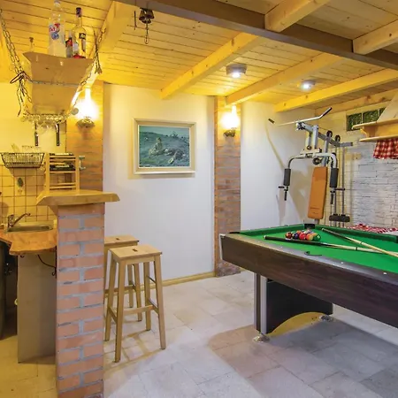 Gorgeous Home In Cabrunici With Wifi * Cabrunici