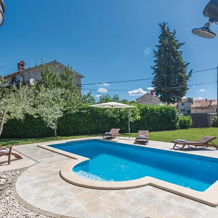 Gorgeous Home In Cabrunici With Wifi