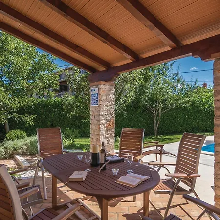 Gorgeous Home In Cabrunici With Wifi Holiday home