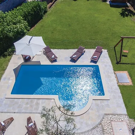 Gorgeous Home In Cabrunici With Wifi * Cabrunici