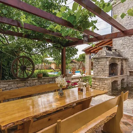 Gorgeous Home In Cabrunici With Wifi Holiday home *