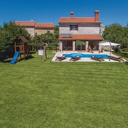 Gorgeous Home In Cabrunici With Wifi Holiday home *