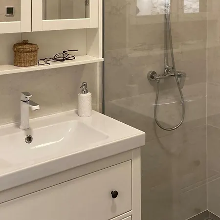 Gorgeous Home In Cabrunici With Wifi Holiday home *